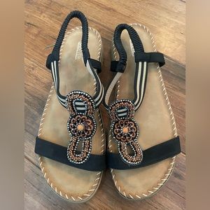 Shibever Women’s sandals size 42 or 10. Brand new!
